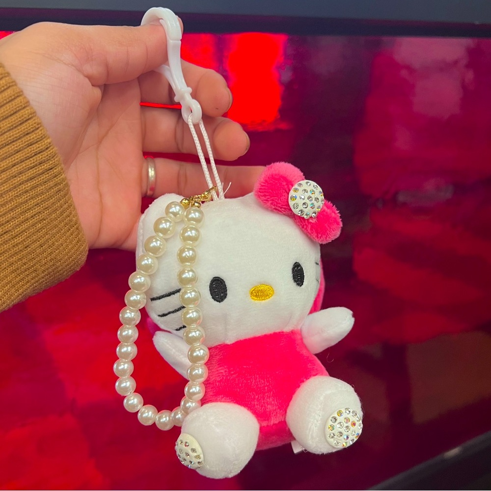 Hello Kitty Keychain - Picture 2 of 4